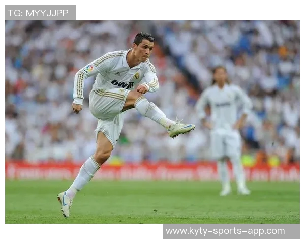 世界足球巨星星座解析：揭示梅西、C罗等传奇球员的星座秘密