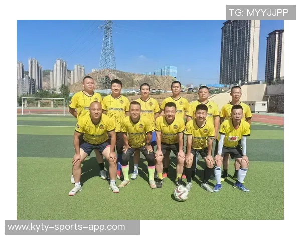 球星系列足球演绎绿茵激情畅享运动魅力与竞技精神 球星系列足球演绎绿茵激情畅享运动魅力与竞技精神