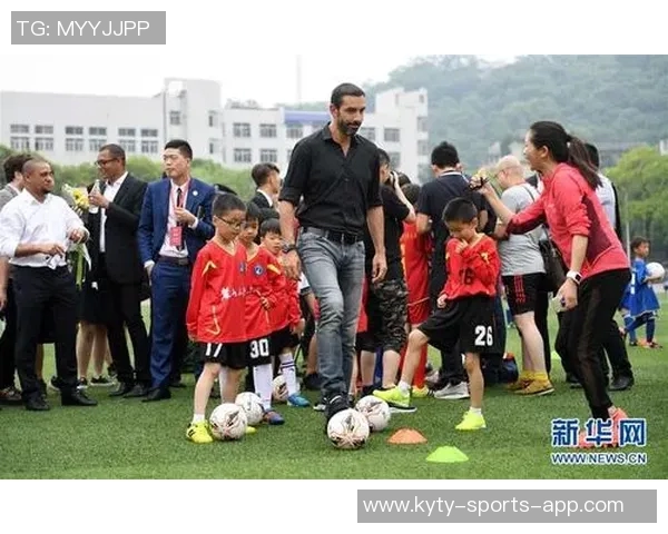 足球场上的球星与球迷是否存在本质差异与共同点分析