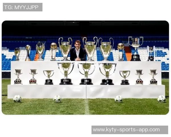 四川足球历史上几位著名老球星的精彩生涯回顾与贡献分析 四川足球历史上几位著名老球星的精彩生涯回顾与贡献分析